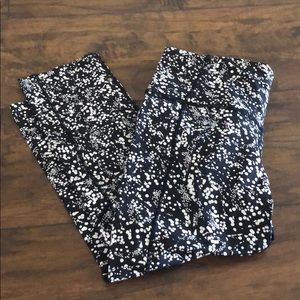 Lulu capris in excellent condition